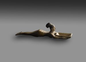 Cuchara cosmética en forma de una niña nadando, de una tumba en Sanam, Nubia, Período Tardío, c.747-702 a.C. (loza vidriada)